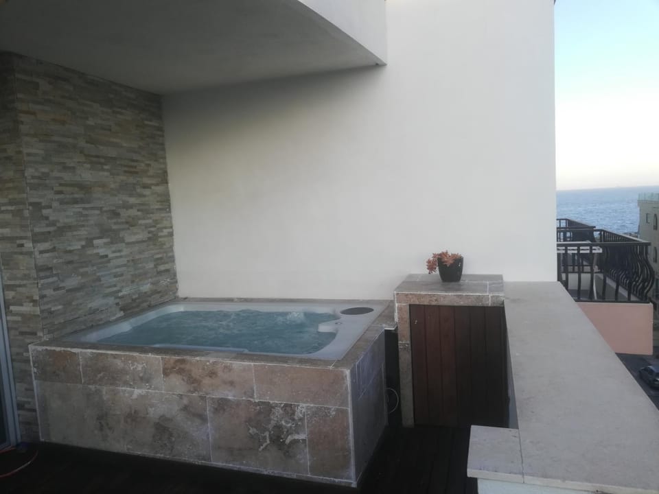 Riviera Penthouse Apartment in Marsaskala