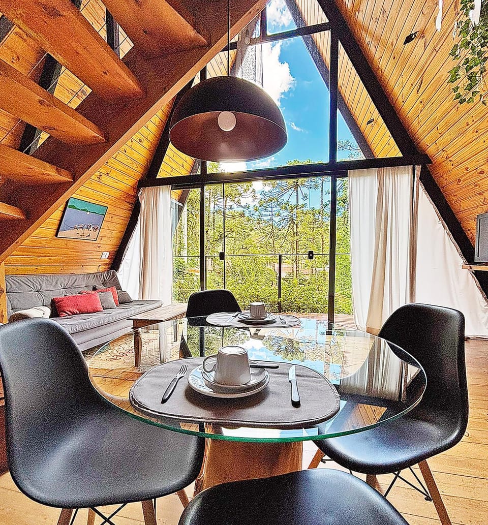 Seating area, Dining area, Garden view