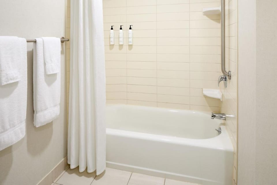 Fairfield Inn & Suites by Marriott Montreal Airport Hotel in Dorval