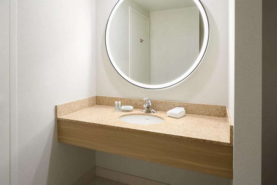 Fairfield Inn & Suites by Marriott Montreal Airport Hotel in Dorval