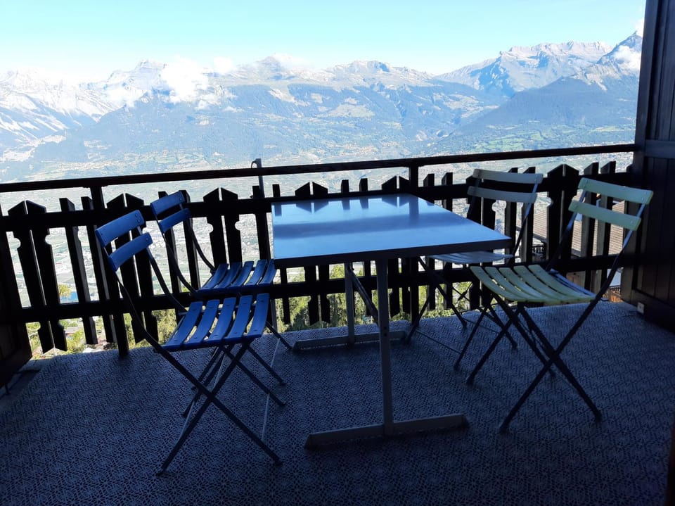 Balcony/Terrace, Mountain view