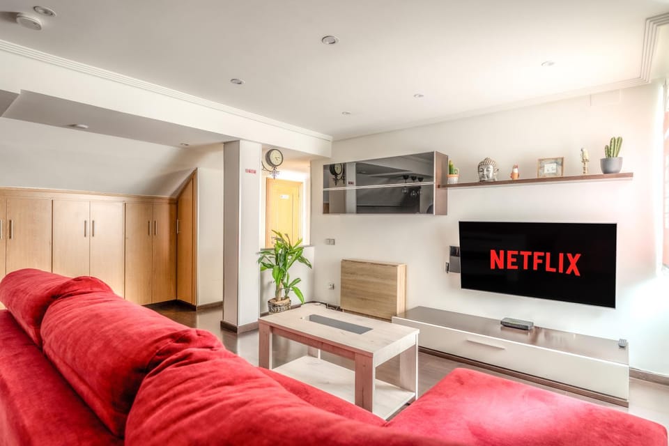 Communal lounge/ TV room, TV and multimedia, Living room