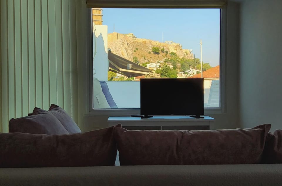Communal lounge/ TV room, TV and multimedia, Living room, Evening entertainment, Mountain view