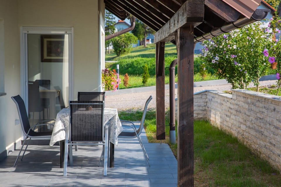 Patio, Day, Seating area, Garden view