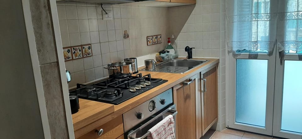 Communal kitchen, kitchen