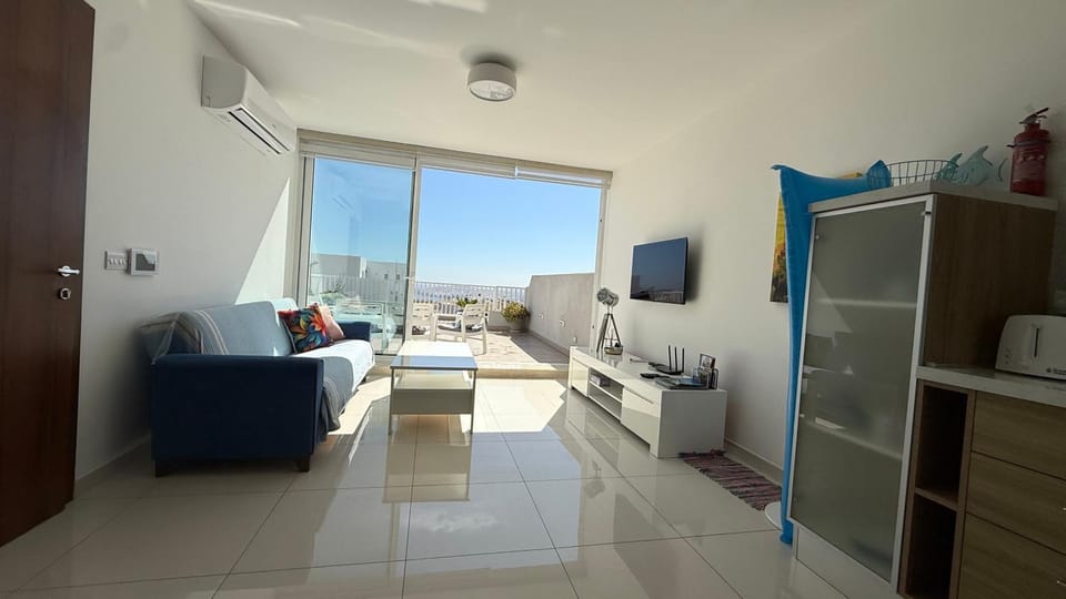 TV and multimedia, Living room, Seating area, air conditioner