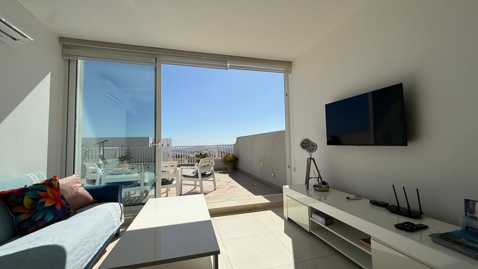 TV and multimedia, View (from property/room), Balcony/Terrace, Living room, Seating area
