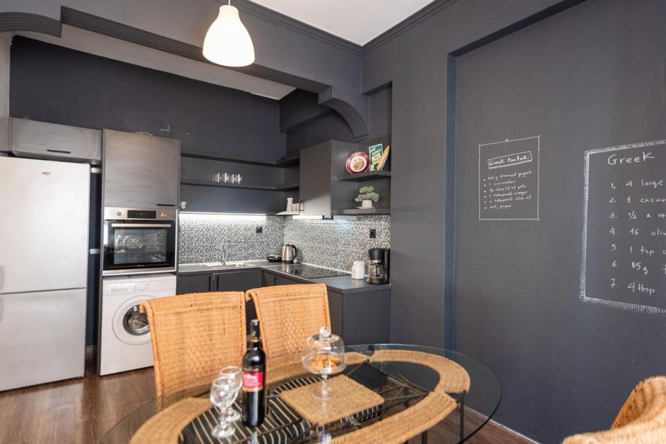 Coffee/tea facilities, Kitchen or kitchenette, Seating area, Floor plan, Dining area, dishwasher, minibar, oven, stove, toaster