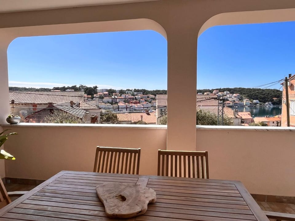 Patio, Day, Natural landscape, View (from property/room), Balcony/Terrace, City view