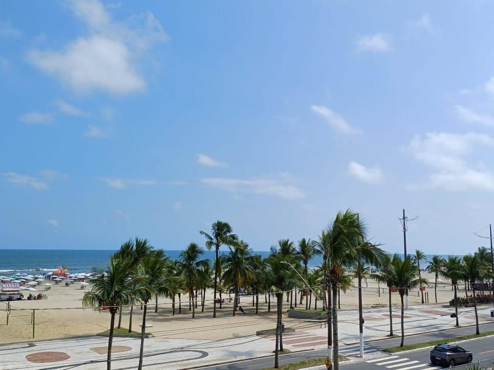 Aconchegante studio frente mar com vista CANTO DO FORTE Apartment in State of São Paulo