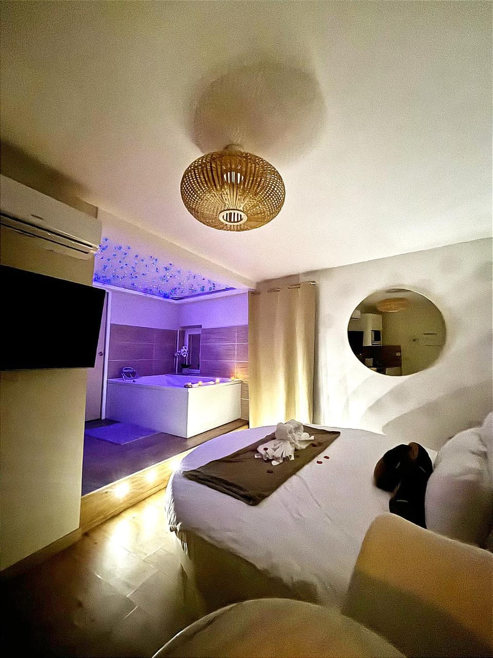 Studio Love room Spa Baignoire double La Ciotat Centre port Apartment in La Ciotat