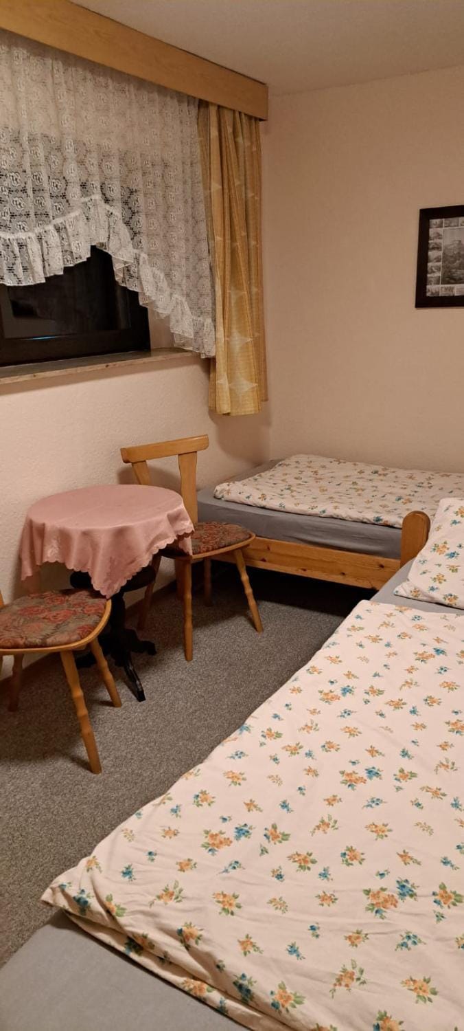 Bed, Photo of the whole room, Seating area