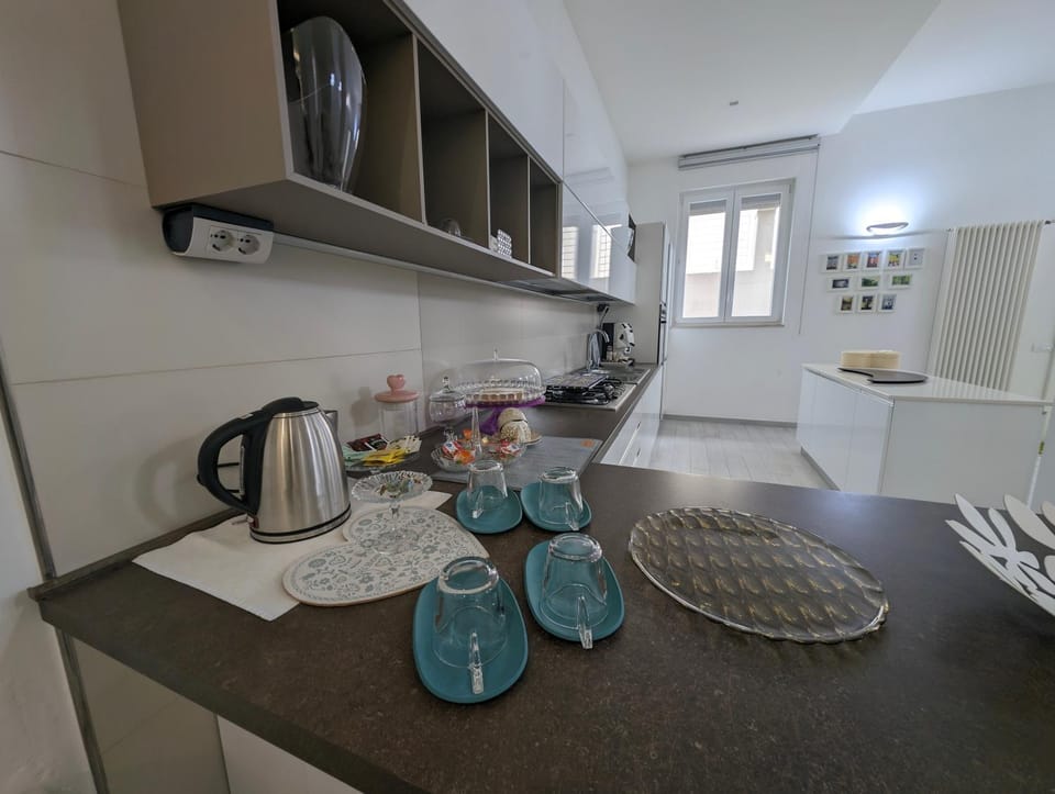 Coffee/tea facilities, Kitchen or kitchenette, Breakfast, stove