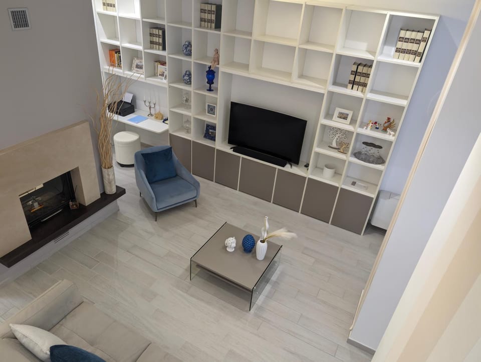 Communal lounge/ TV room, TV and multimedia, Living room, Evening entertainment