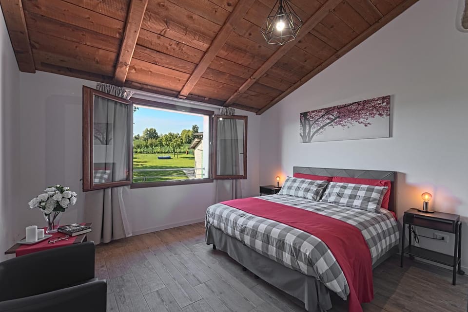 Bed, Photo of the whole room, Bedroom, Garden view