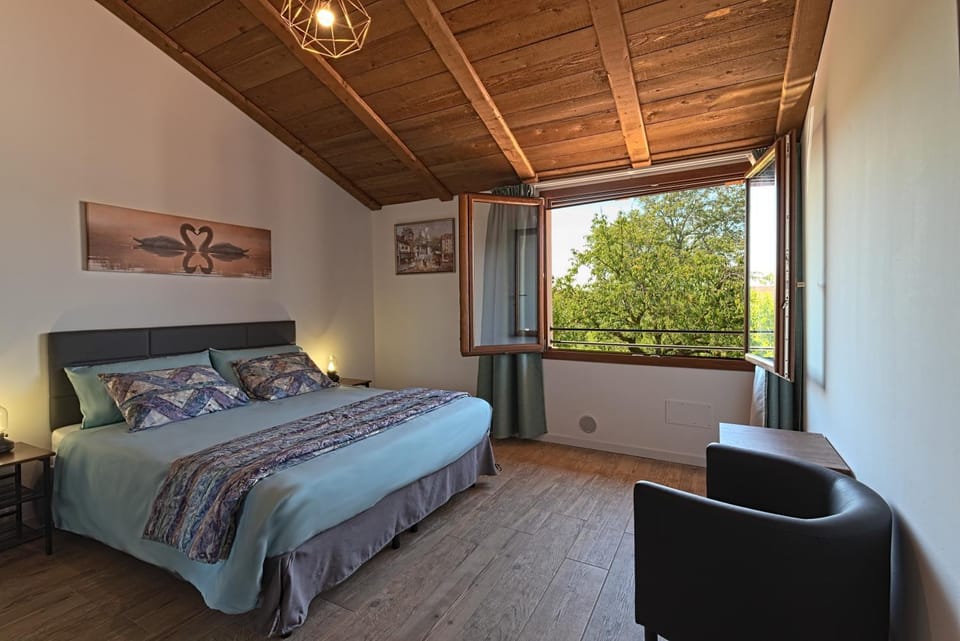 Bed, Photo of the whole room, Bedroom, Garden view