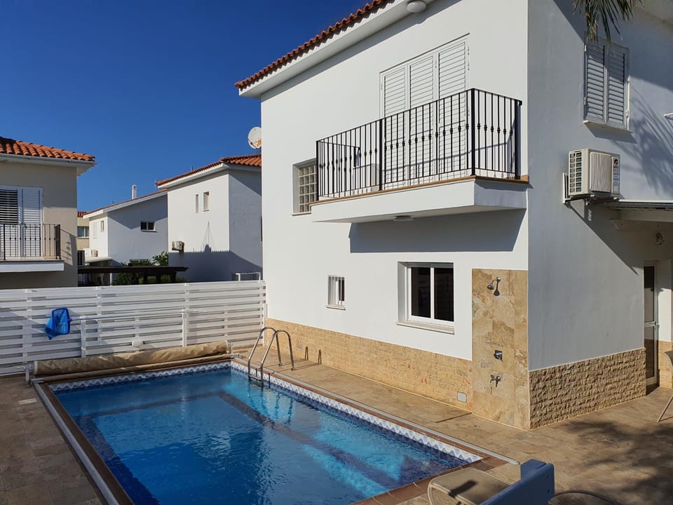 Property building, Pool view, Swimming pool
