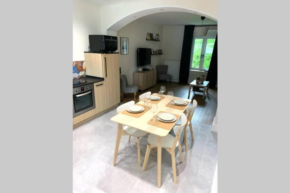 Dining area, kitchen