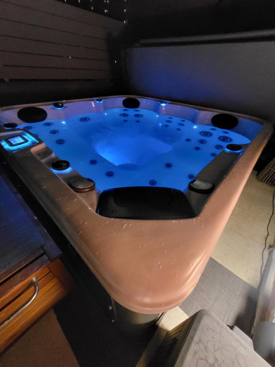 Hot Tub, Spa and wellness centre/facilities