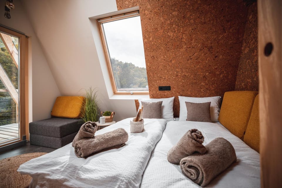 Bed, Natural landscape, Photo of the whole room, Bedroom