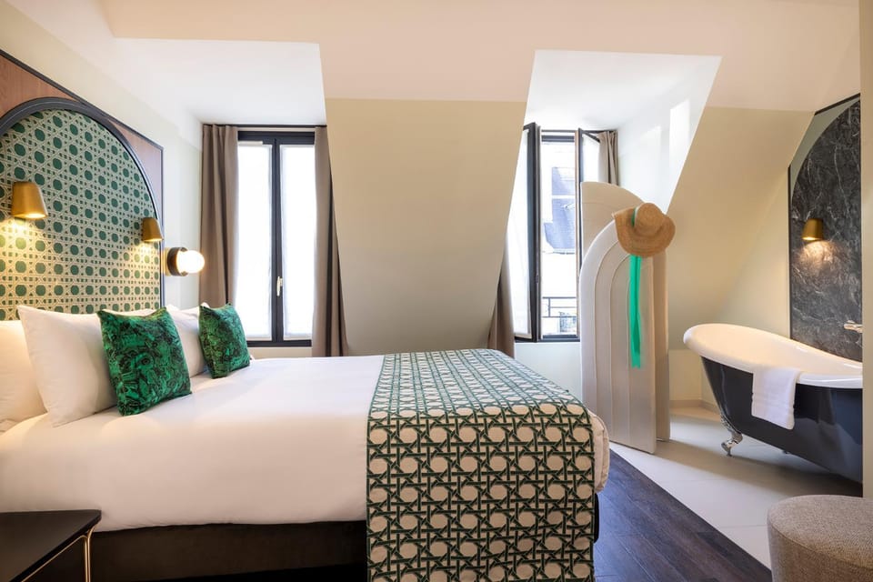 Photo of the whole room, Bedroom, Bath