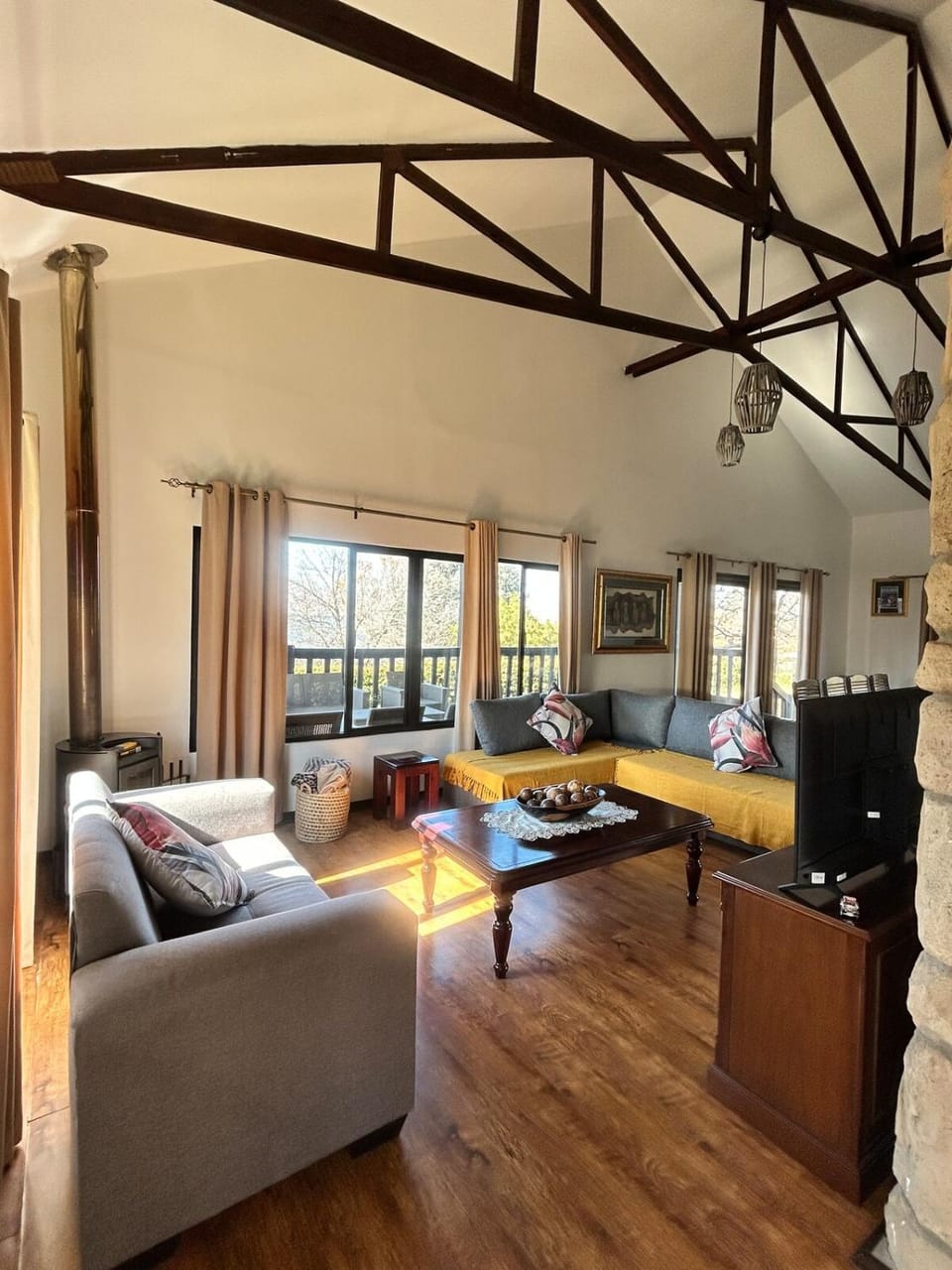 Communal lounge/ TV room, TV and multimedia, Living room, Seating area