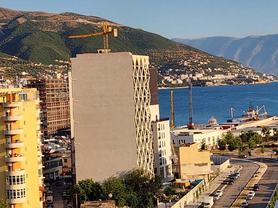 Nearby landmark, Neighbourhood, City view, Mountain view, Sea view, Location