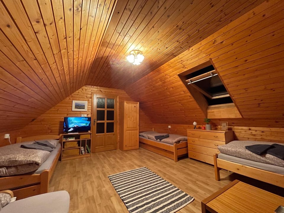 Communal lounge/ TV room, TV and multimedia, Living room, Seating area