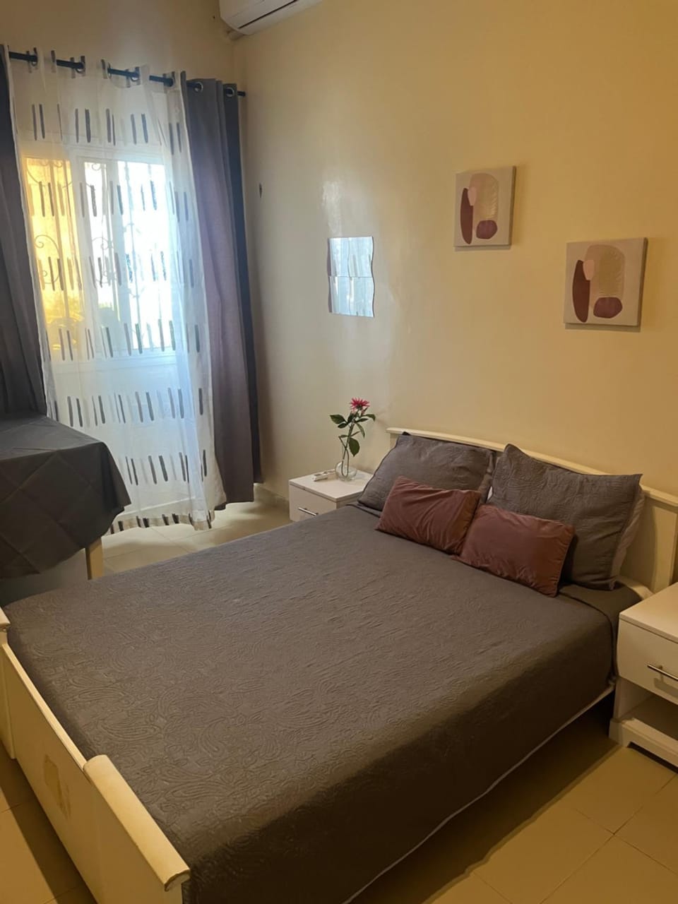 Bed, Photo of the whole room, Seating area, Bedroom