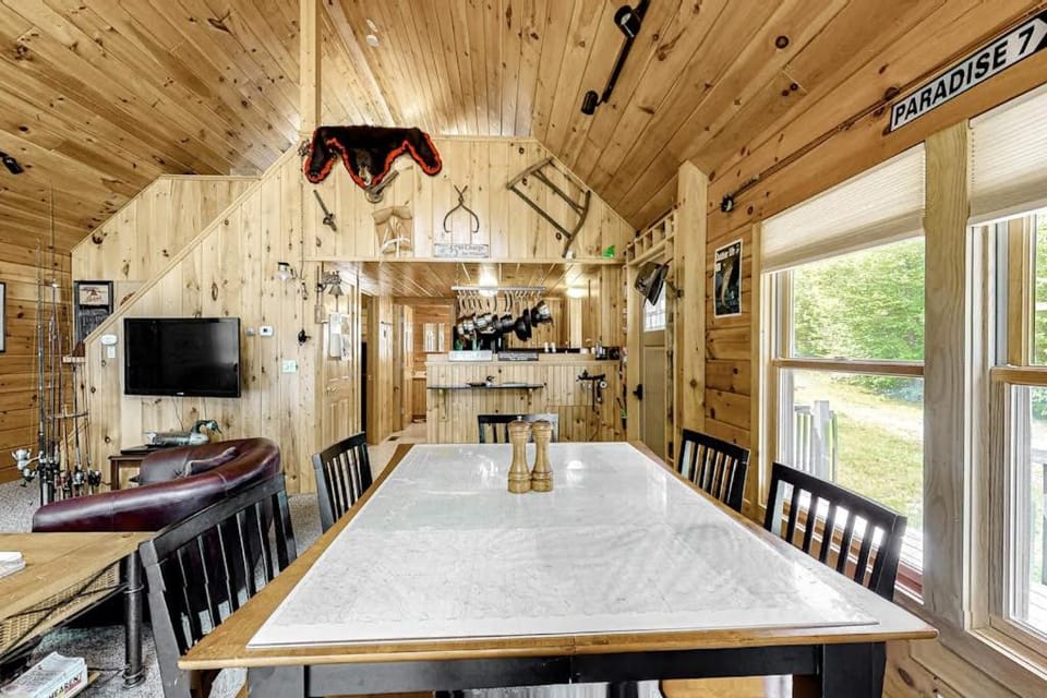 TV and multimedia, Kitchen or kitchenette, Seating area, Dining area