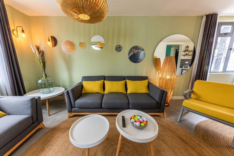 Living room, Seating area