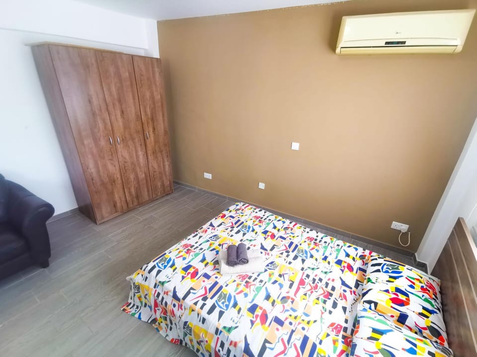 Bed, Bedroom, wardrobe, air conditioner