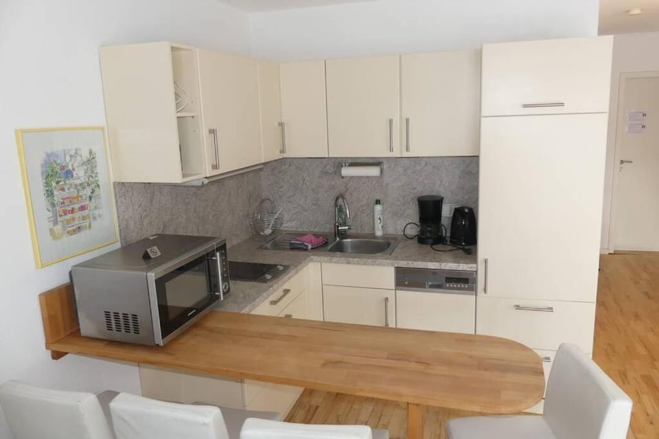 Coffee/tea facilities, Kitchen or kitchenette, dishwasher, minibar, oven, pet friendly, stove, toaster