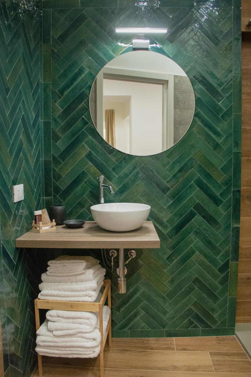 Bathroom, towels