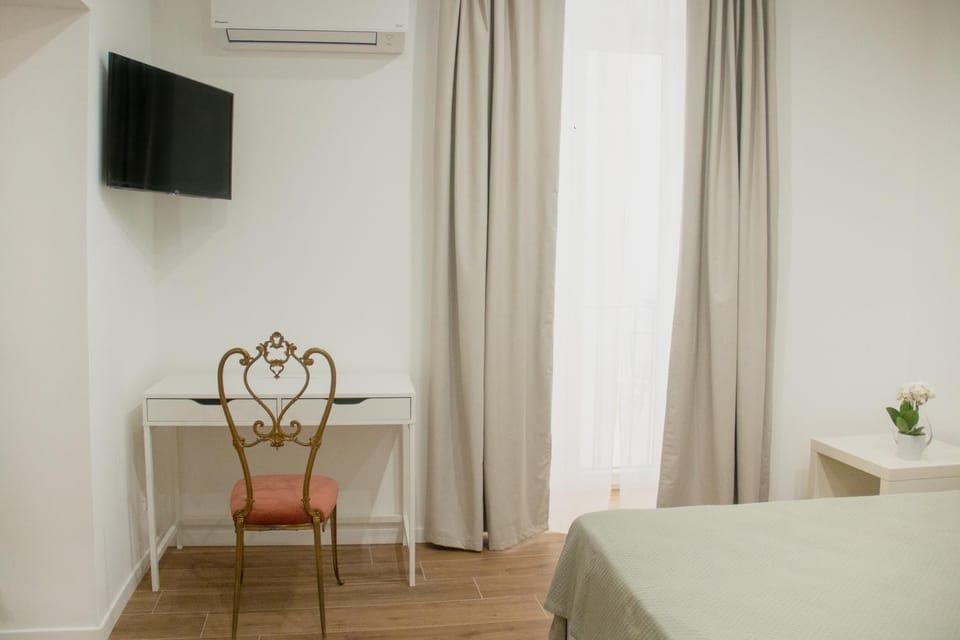 Bed, TV and multimedia, Photo of the whole room, Bedroom, air conditioner