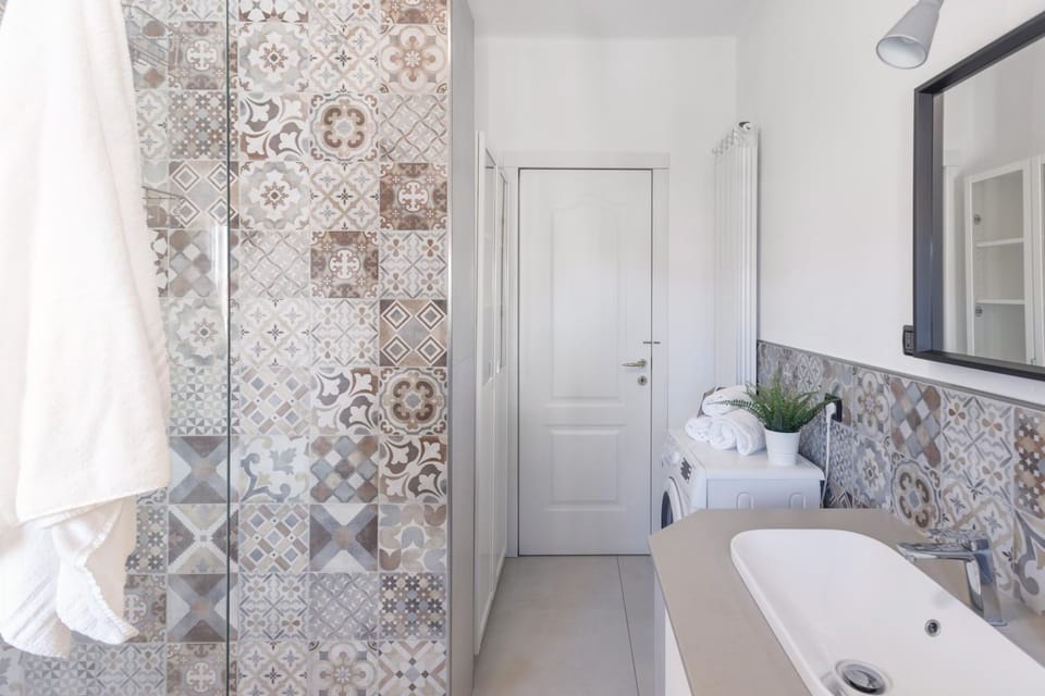 Shower, Toilet, Bathroom, towels
