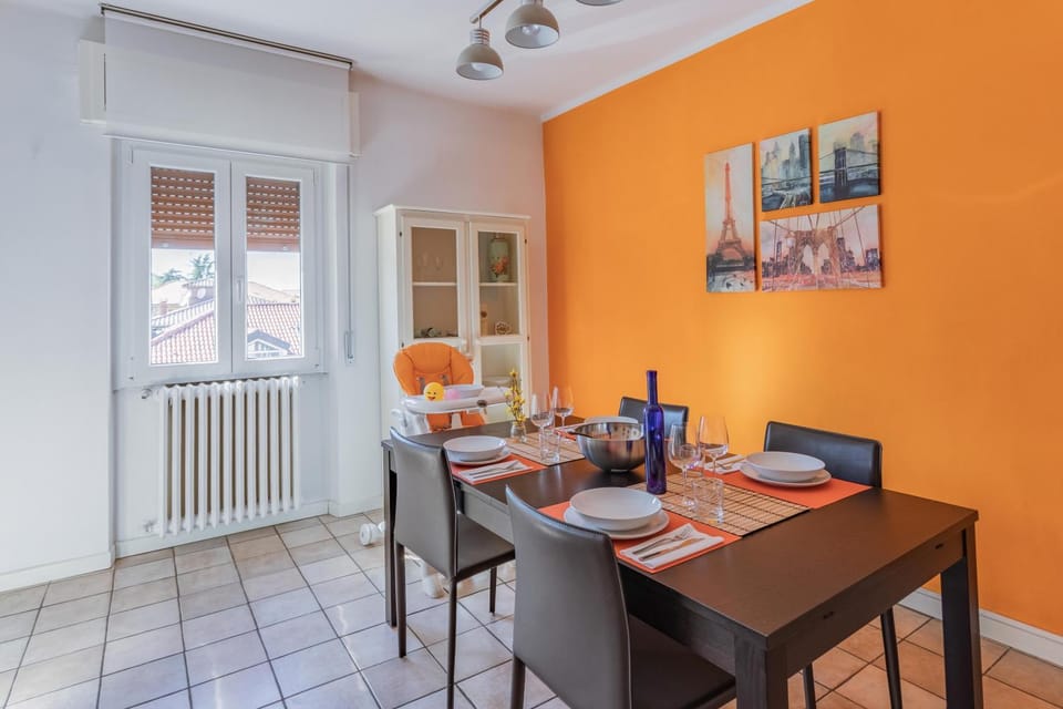 Living room, Seating area, Dining area, internet