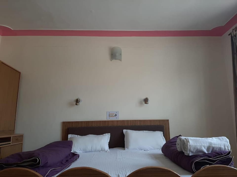 Bed, Photo of the whole room