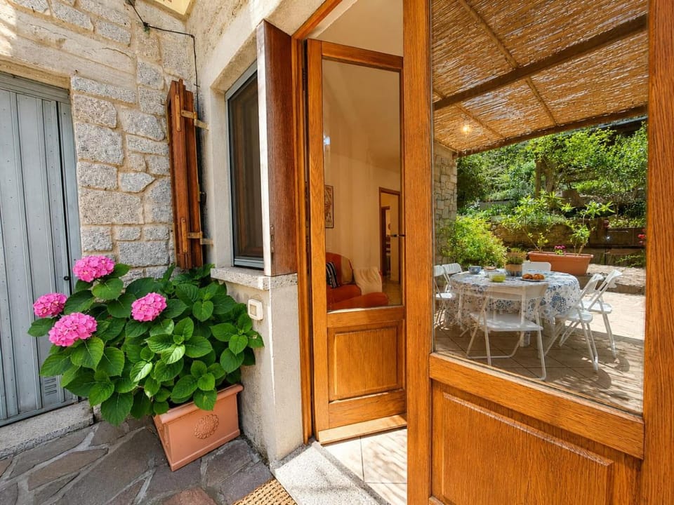 Property building, Dining area, Breakfast