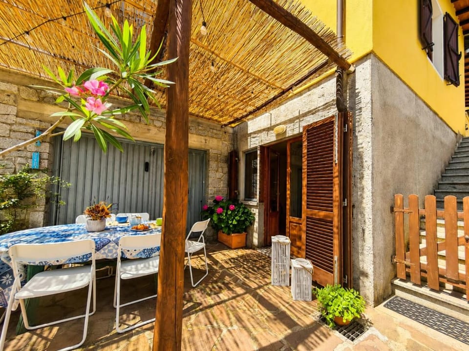 Property building, Dining area, Breakfast