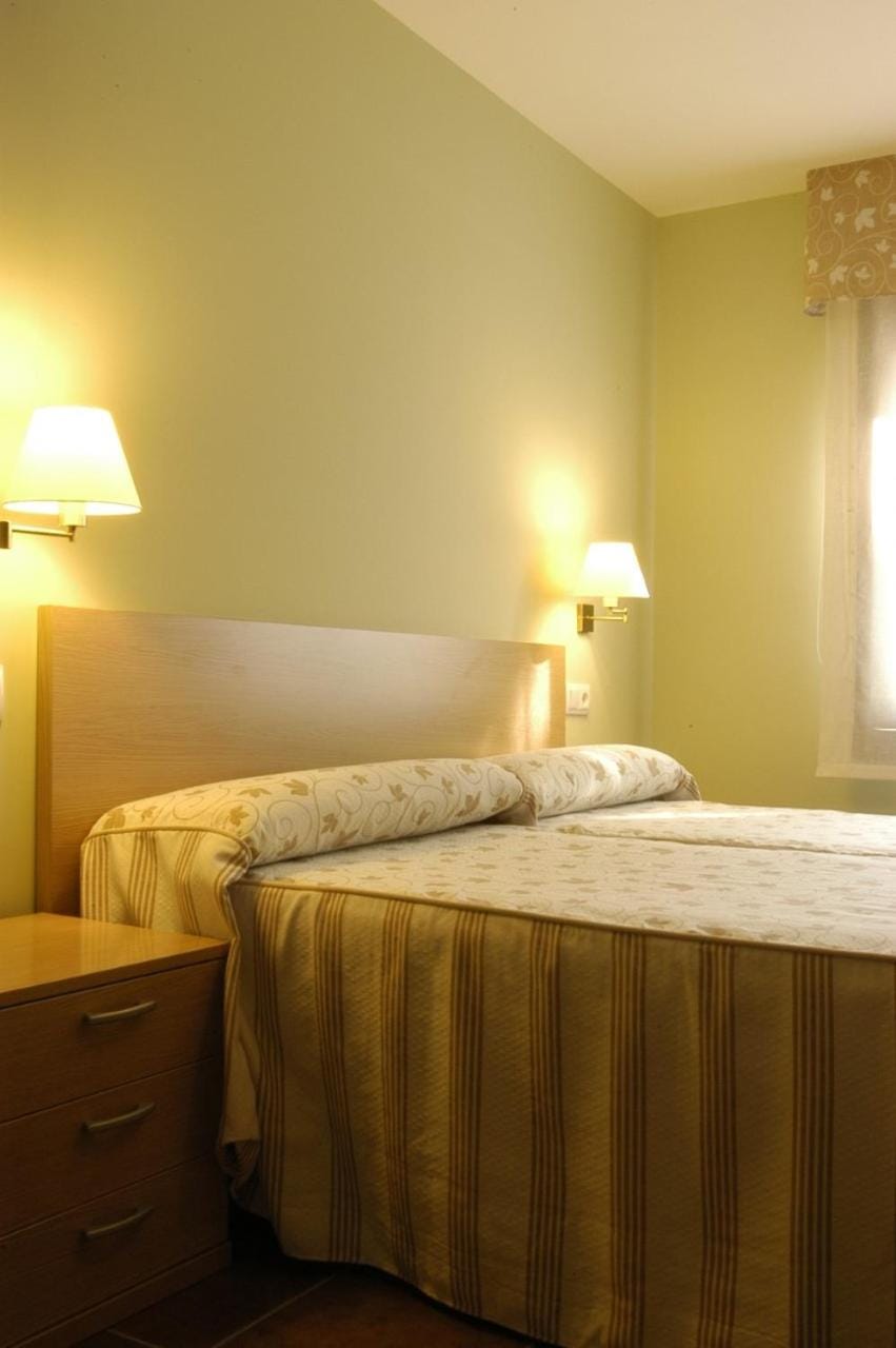 Aparthotel Tres Caminos Hotel in Catalonia