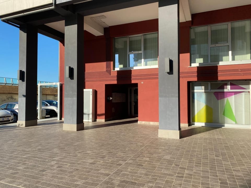 Facade/entrance