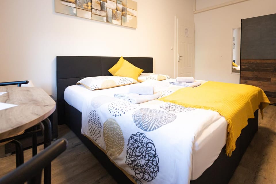 Bed, Photo of the whole room, Bedroom, towels