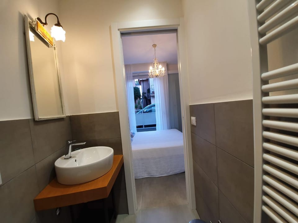 Bathroom, Photo of the whole room