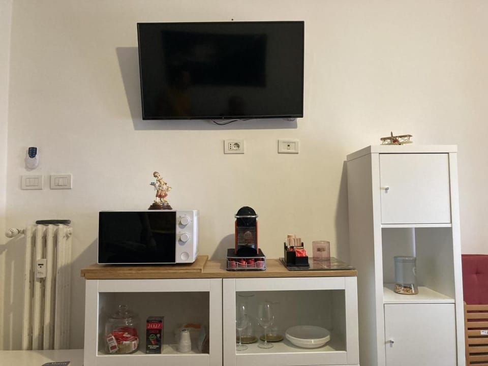 TV and multimedia, Coffee/tea facilities, minibar