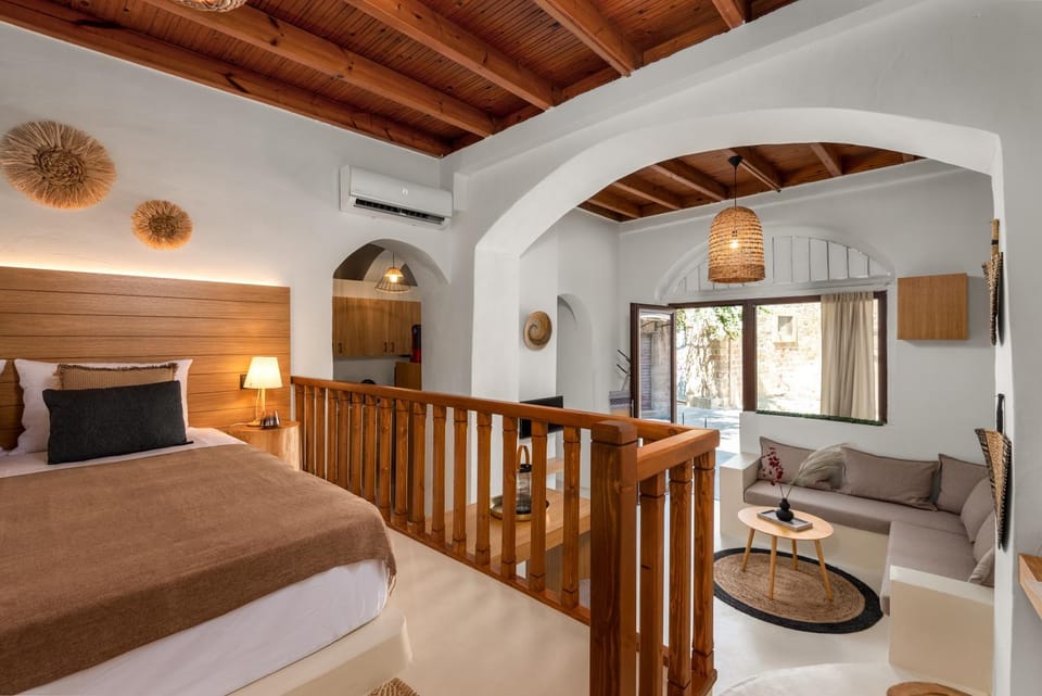 Bed, Living room