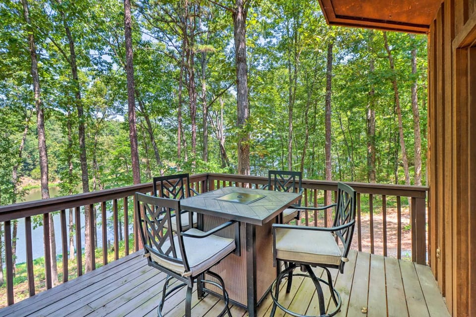 Heber Springs Family Lake House: Fire Pit & Decks House in Arkansas