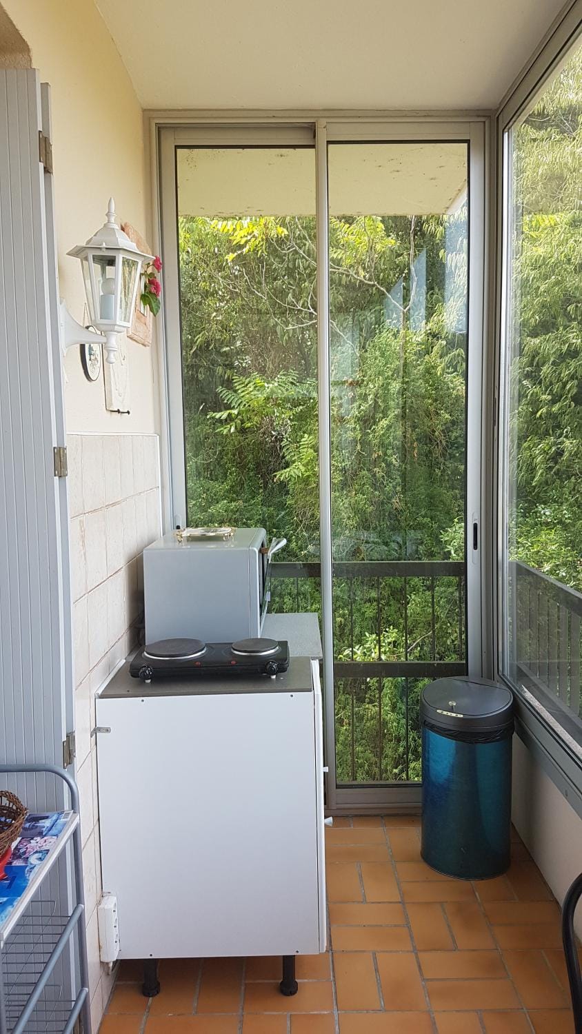 Joli studio de 26 m² avec véranda de 6 m² calme et vue sur montagne Apartment in Alt Empordà