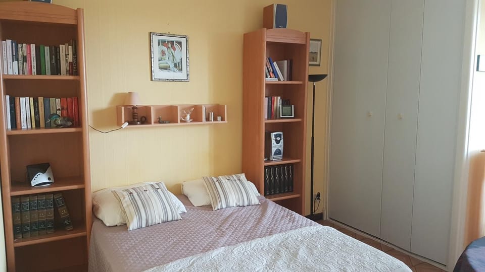 Joli studio de 26 m² avec véranda de 6 m² calme et vue sur montagne Apartment in Alt Empordà