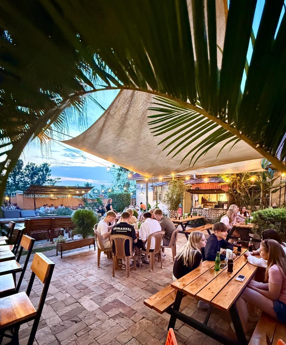 Restaurant/places to eat, People, group of guests